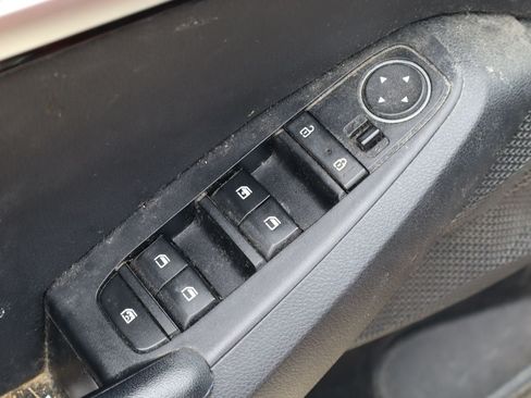 Used 2021 Kia Seltos S FWD image 19