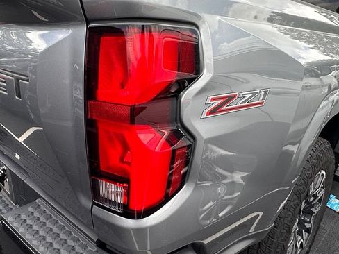 Used 2024 Chevrolet Colorado Z71 w/ Z71 Convenience Package 2 AWD/4WD image 9
