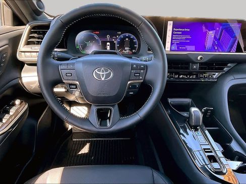 Used 2025 Toyota Crown Signia w/ Advanced Technology Package AWD/4WD image 5