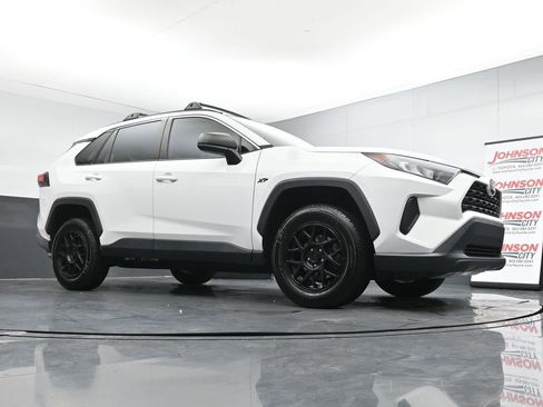Used 2021 Toyota RAV4 LE image 31
