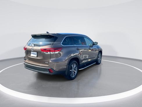 Used 2019 Toyota Highlander XLE FWD image 9
