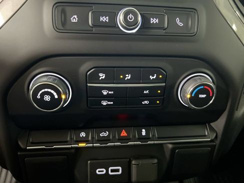 Used 2022 Chevrolet Silverado 1500 Custom AWD/4WD image 16