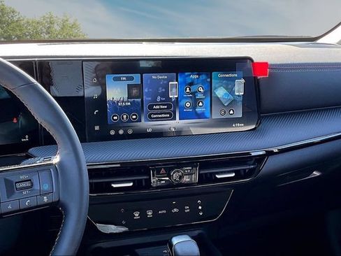 New 2027 Nissan Kicks SR FWD image 6