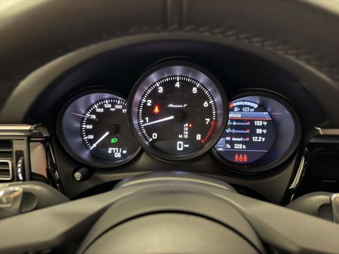 Used 2025 Porsche Macan Turbo image 21