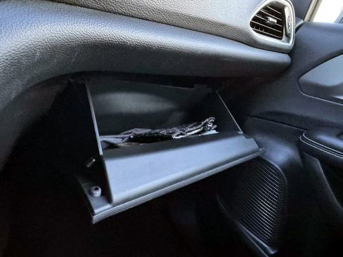 Certified 2025 Chrysler Pacifica Select image 32