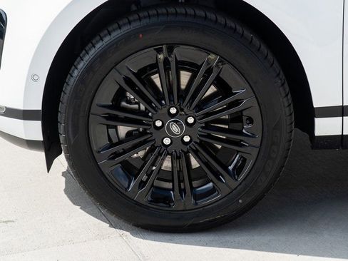 Used 2025 Land Rover Range Rover Evoque S image 11