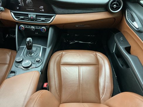 Used 2019 Alfa Romeo Giulia RWD image 28