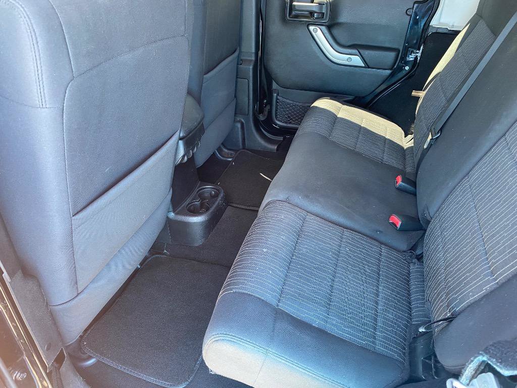 Used 2012 Jeep Wrangler Unlimited Sahara w/ Connectivity Group AWD/4WD image 16