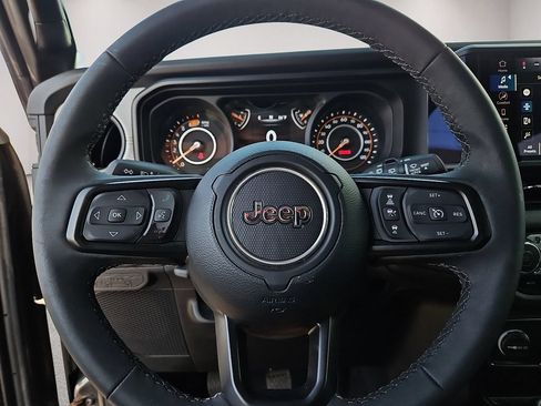 Used 2025 Jeep Wrangler Sport AWD/4WD image 30