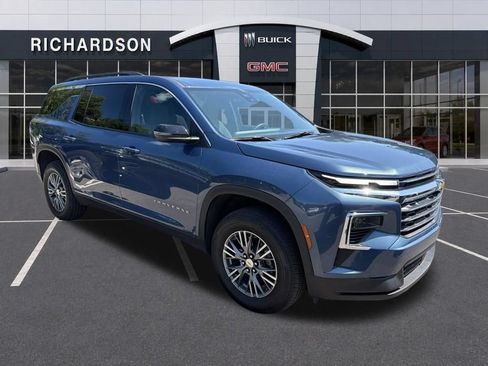 Used 2025 Chevrolet Traverse LT FWD image 9