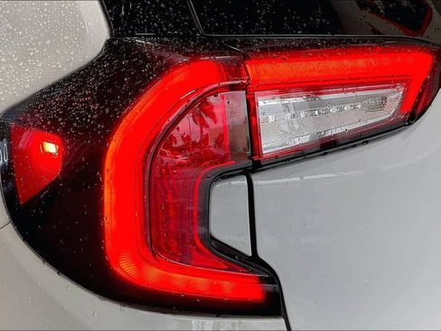 Used 2024 GMC Terrain SLT AWD/4WD image 17