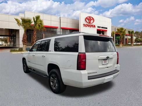 Used 2017 Chevrolet Suburban LT image 6
