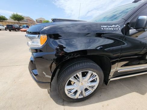 Used 2022 Chevrolet Silverado 1500 High Country w/ High Country Premium Package AWD/4WD image 7