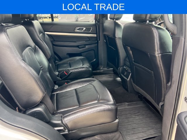 Used 2018 Ford Explorer XLT w/ Equipment Group 202A AWD/4WD image 17
