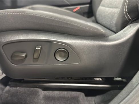 Used 2025 GMC Acadia Elevation image 17