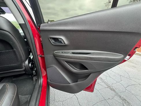 Used 2019 Chevrolet Trax LT w/ LT Convenience Package FWD image 33