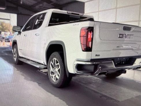 Used 2024 GMC Sierra 1500 SLT AWD/4WD image 9