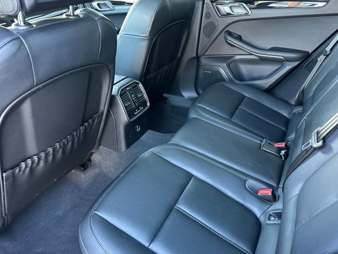 Used 2025 Porsche Macan AWD image 13