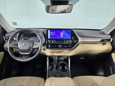 Used 2023 Toyota Highlander XLE image 28