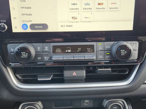 Used 2025 Toyota Grand Highlander AWD image 22