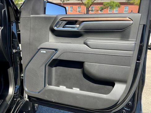 Used 2025 Chevrolet Silverado 1500 LT Trail Boss w/ Dark Appearance Package image 23