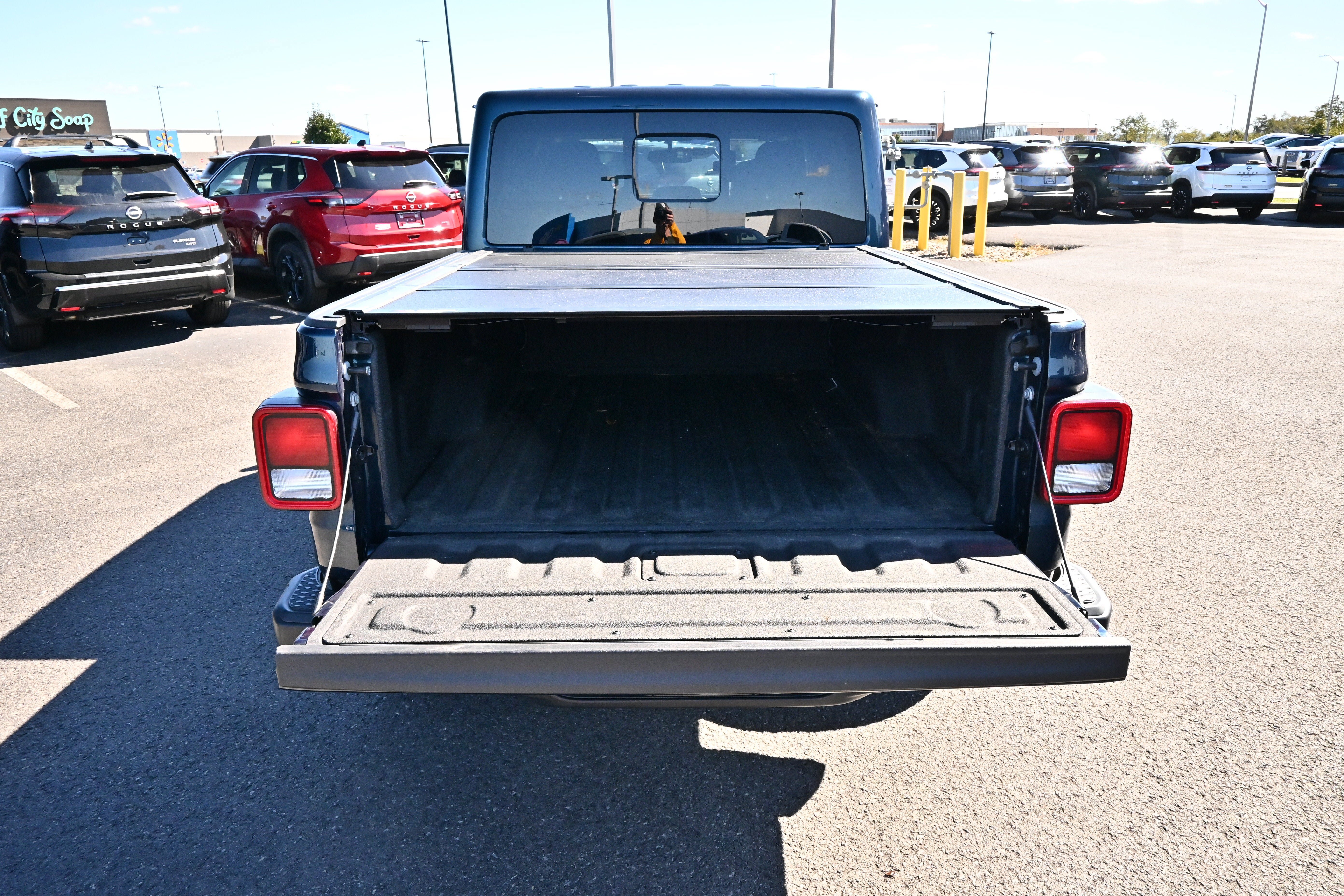 Used 2025 Jeep Gladiator Sport AWD/4WD image 10