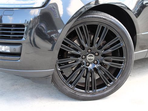 Used 2017 Land Rover Range Rover HSE image 10