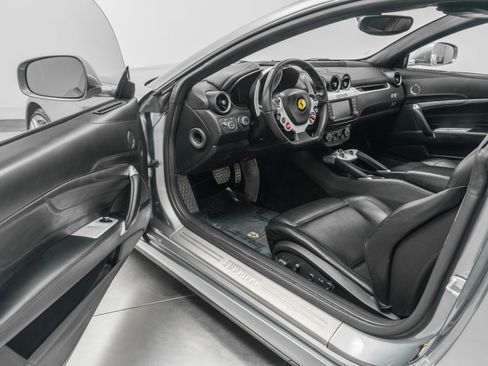 Used 2015 Ferrari FF image 23