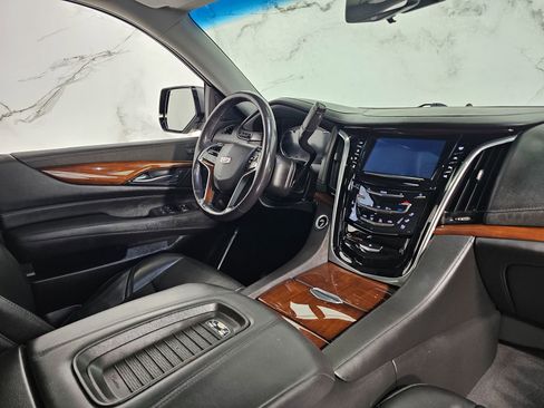 Used 2019 Cadillac Escalade Premium Luxury w/ Escalade Sport Edition AWD/4WD image 16