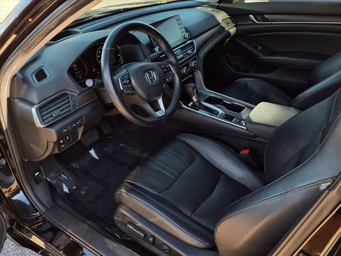 Used 2018 Honda Accord Touring image 14
