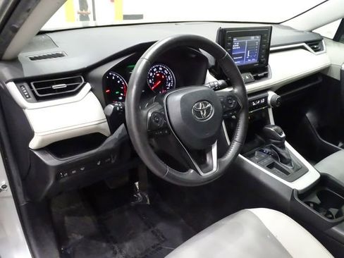 Used 2021 Toyota RAV4 XLE Premium image 21