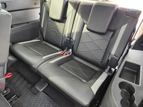 Used 2024 Volkswagen Atlas Peak Edition SEL image 33