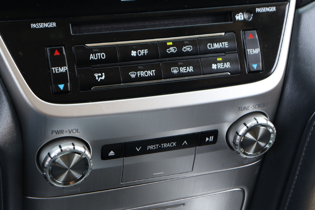 Used 2018 Toyota Land Cruiser AWD/4WD image 35