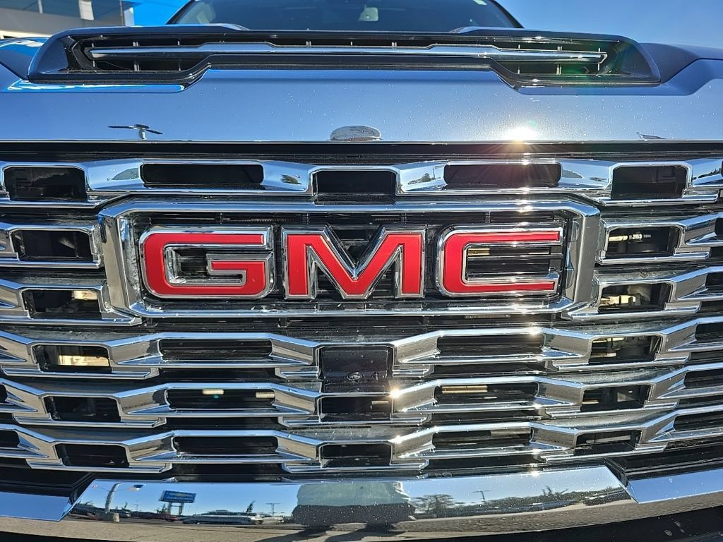 Used 2025 GMC Sierra 3500 Denali AWD/4WD image 36