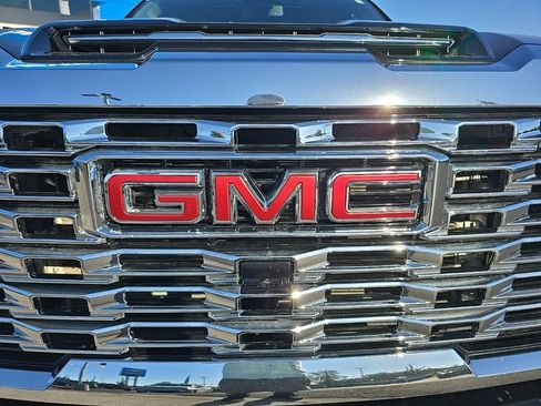 Used 2025 GMC Sierra 3500 Denali AWD/4WD image 36