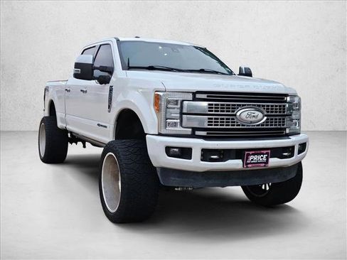 Used 2017 Ford F250 Platinum w/ Platinum Ultimate Package AWD/4WD image 3