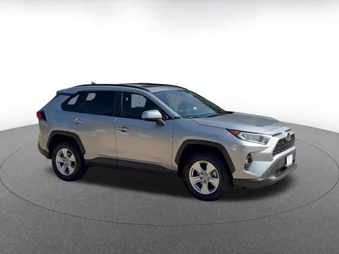 Used 2021 Toyota RAV4 XLE w/ Convenience Package image 2