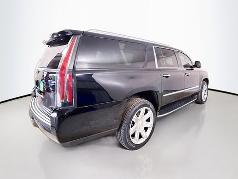 Used 2019 Cadillac Escalade ESV Luxury image 10
