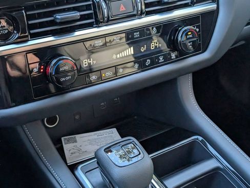 Used 2025 Nissan Pathfinder SL w/ SL Premium Package FWD image 25