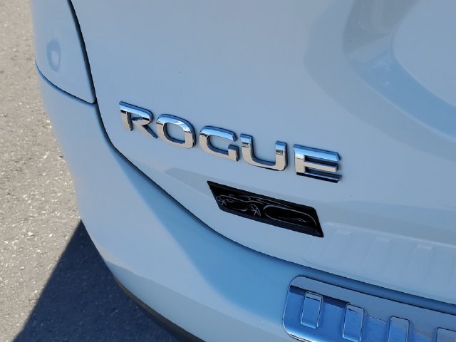 Used 2016 Nissan Rogue SV AWD/4WD image 7