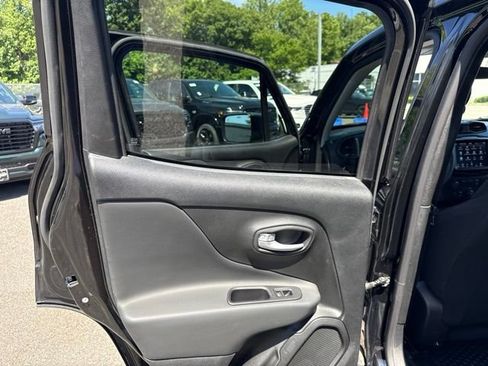 Used 2023 Jeep Renegade Latitude AWD/4WD image 35