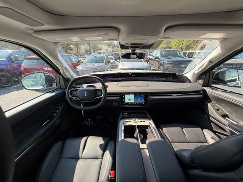 New 2025 Lincoln Navigator Reserve image 5