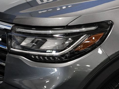 Used 2025 Ford Explorer Active w/ Active Comfort Package AWD/4WD image 14