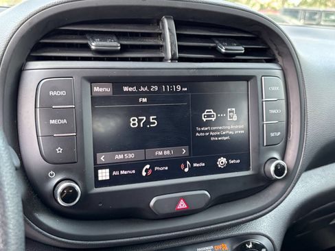 Used 2025 Kia Soul LX w/ LX Technology Package FWD image 19