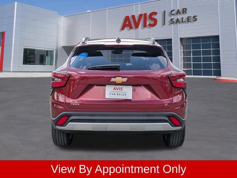 Used 2025 Chevrolet Trax LT w/ LT Convenience Package FWD image 7