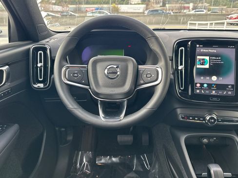 Certified 2023 Volvo XC40 Recharge Plus image 17