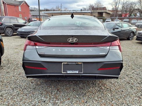 New 2025 Hyundai Elantra Blue image 4