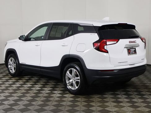 Used 2024 GMC Terrain SLE AWD/4WD image 6