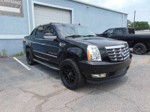 Used 2007 Cadillac Escalade EXT w/ Information Package AWD/4WD image 1