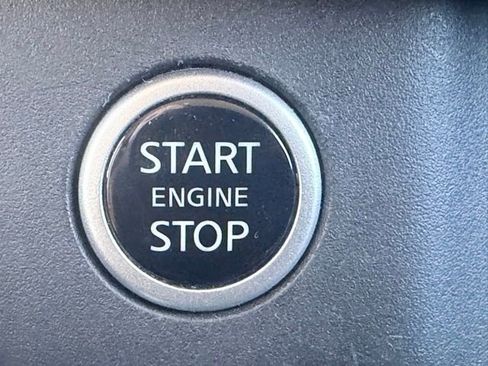 Used 2023 Nissan Rogue SV image 14